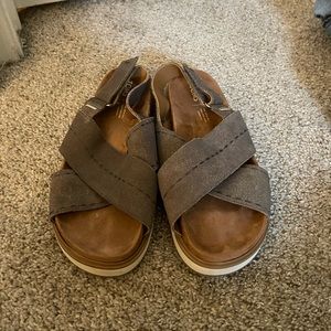 Toms sandals
